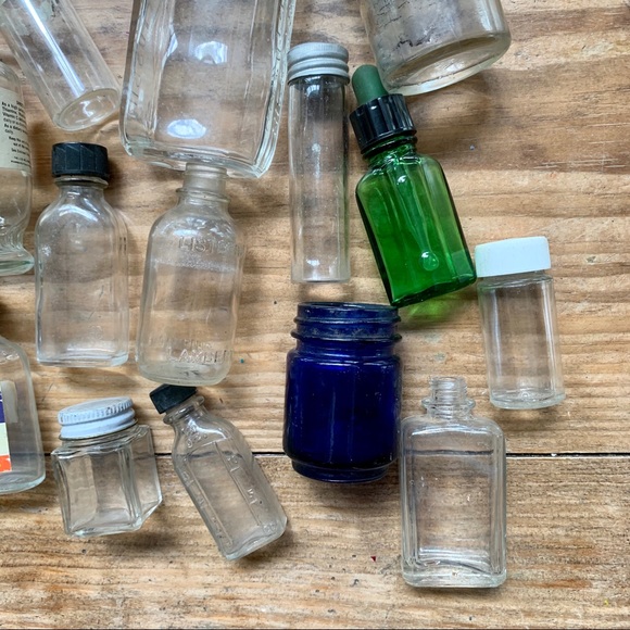 18-Piece Vintage Apothecary Bottle Set - Picture 3 of 5